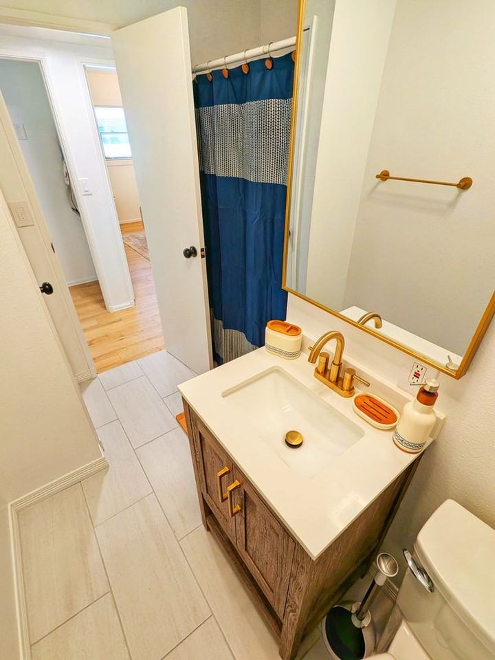 1305 Norwood Avenue - Photo 4 of 25