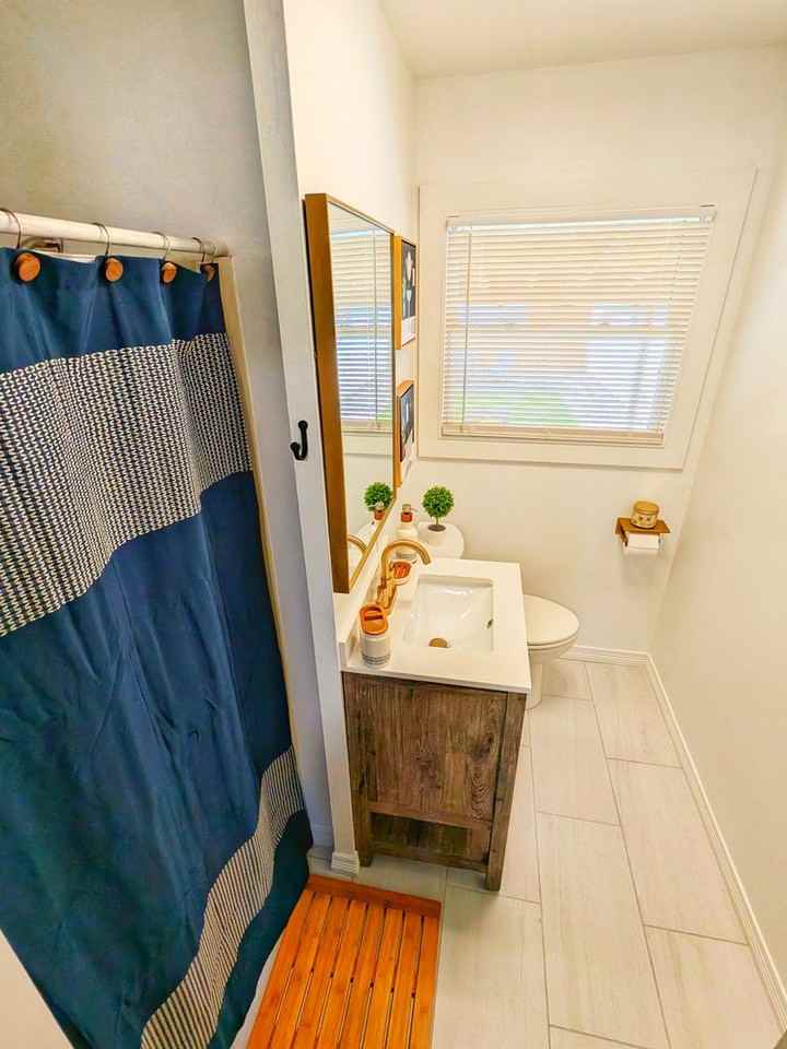 1305 Norwood Avenue - Photo 5 of 25