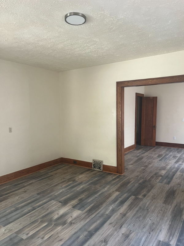 1002 W Riverside Ave - Photo 3 of 16