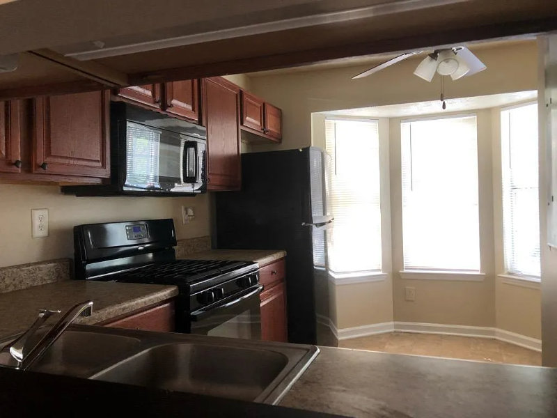 3720 Regency Park Dr - Photo 4 of 15