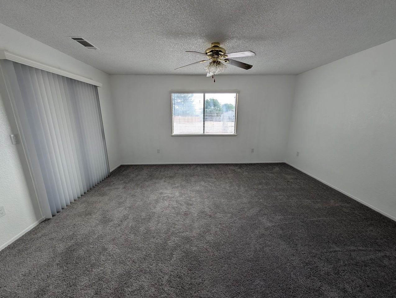 26673 Cumberland Ln - Photo 3 of 5