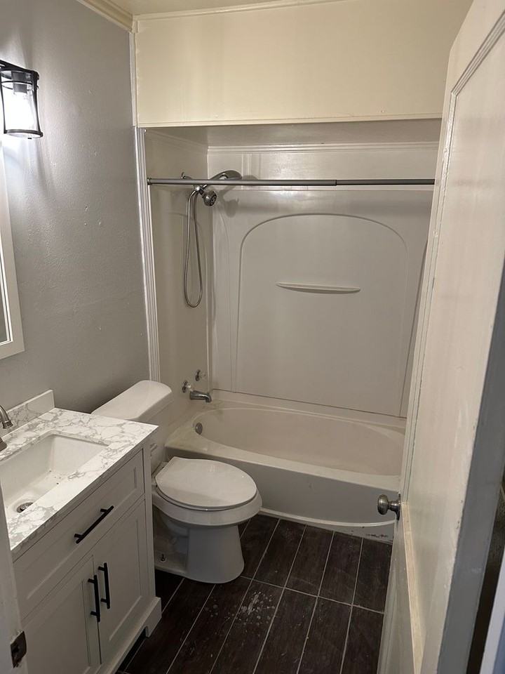 1632 Malcolm St - Photo 4 of 6