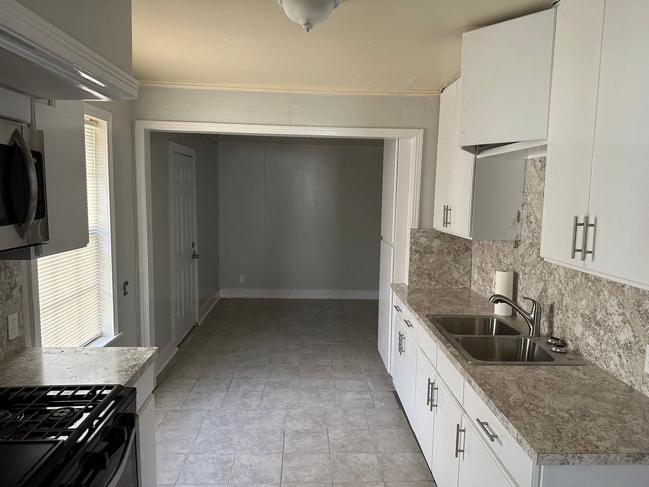 1632 Malcolm St - Photo 5 of 6