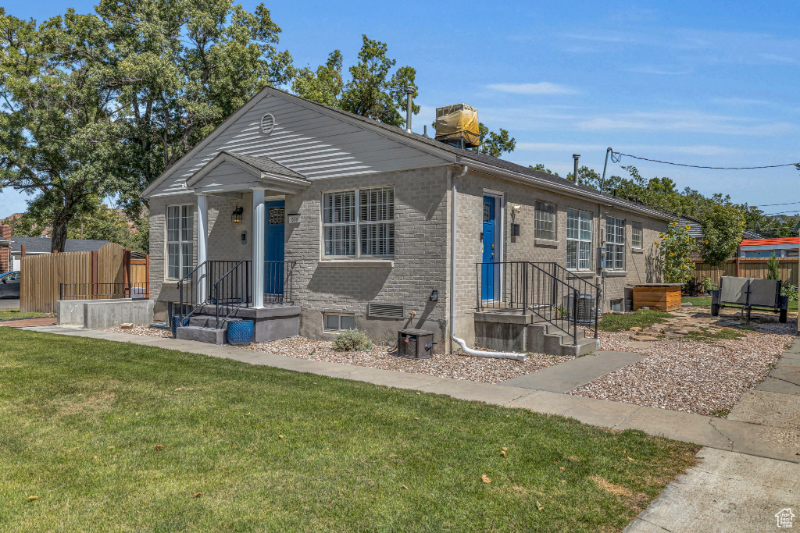 676 Nw - Photo 3 of 26