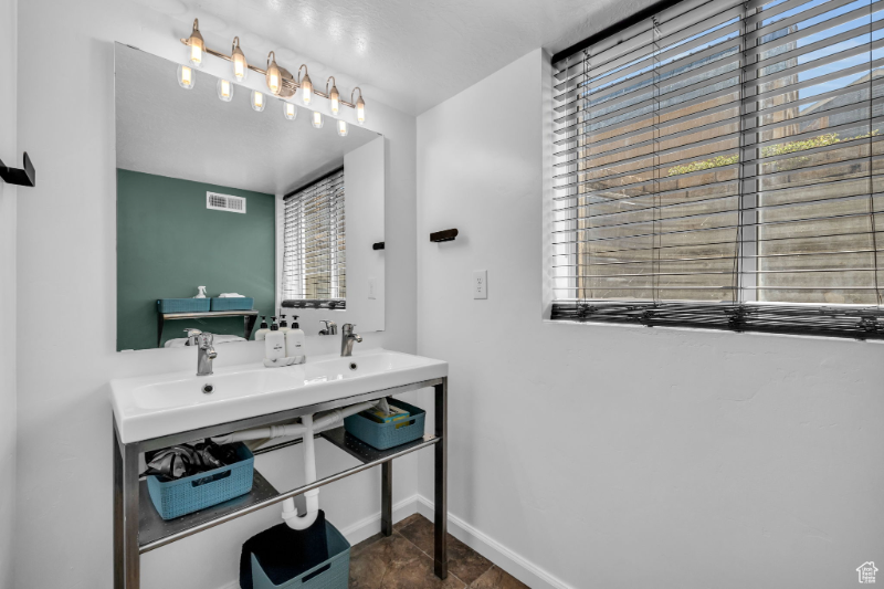 676 Nw - Photo 7 of 20