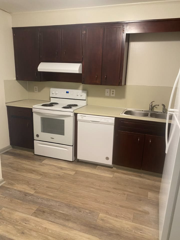 443 9th Ave Ne #LEFT - Photo 2 of 5