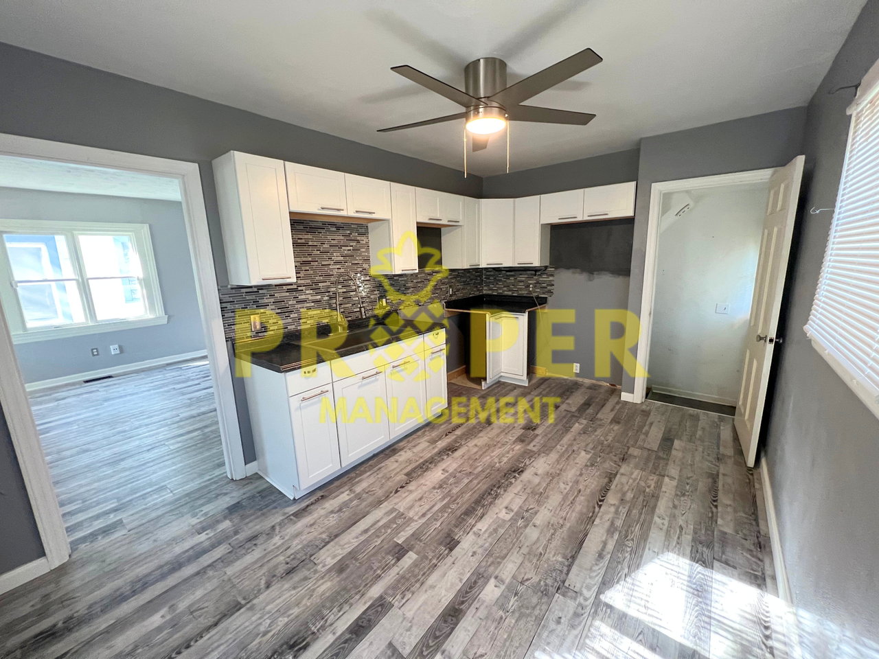 4037 Old Riverside Dr - Photo 7 of 11