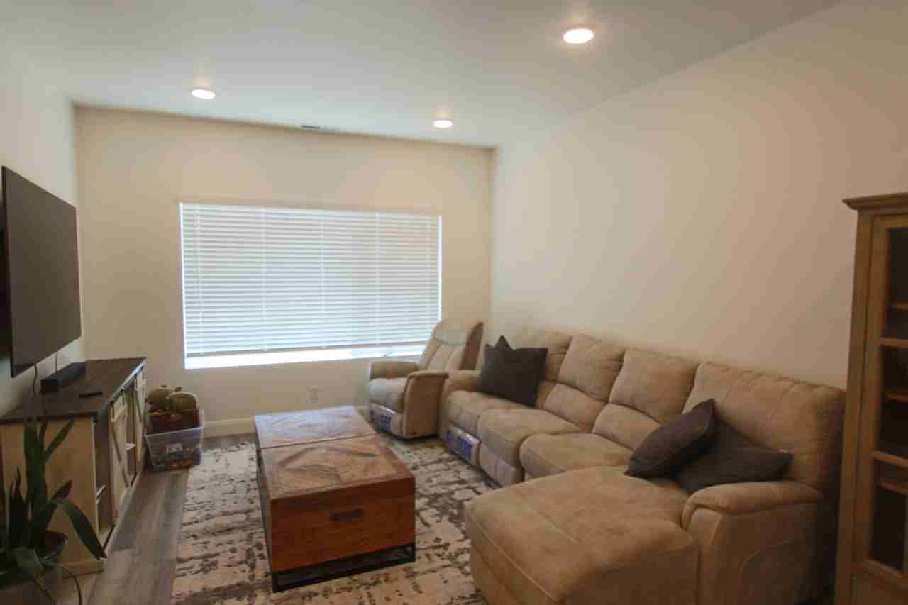 648 W Fire Sky Dr - Photo 3 of 23