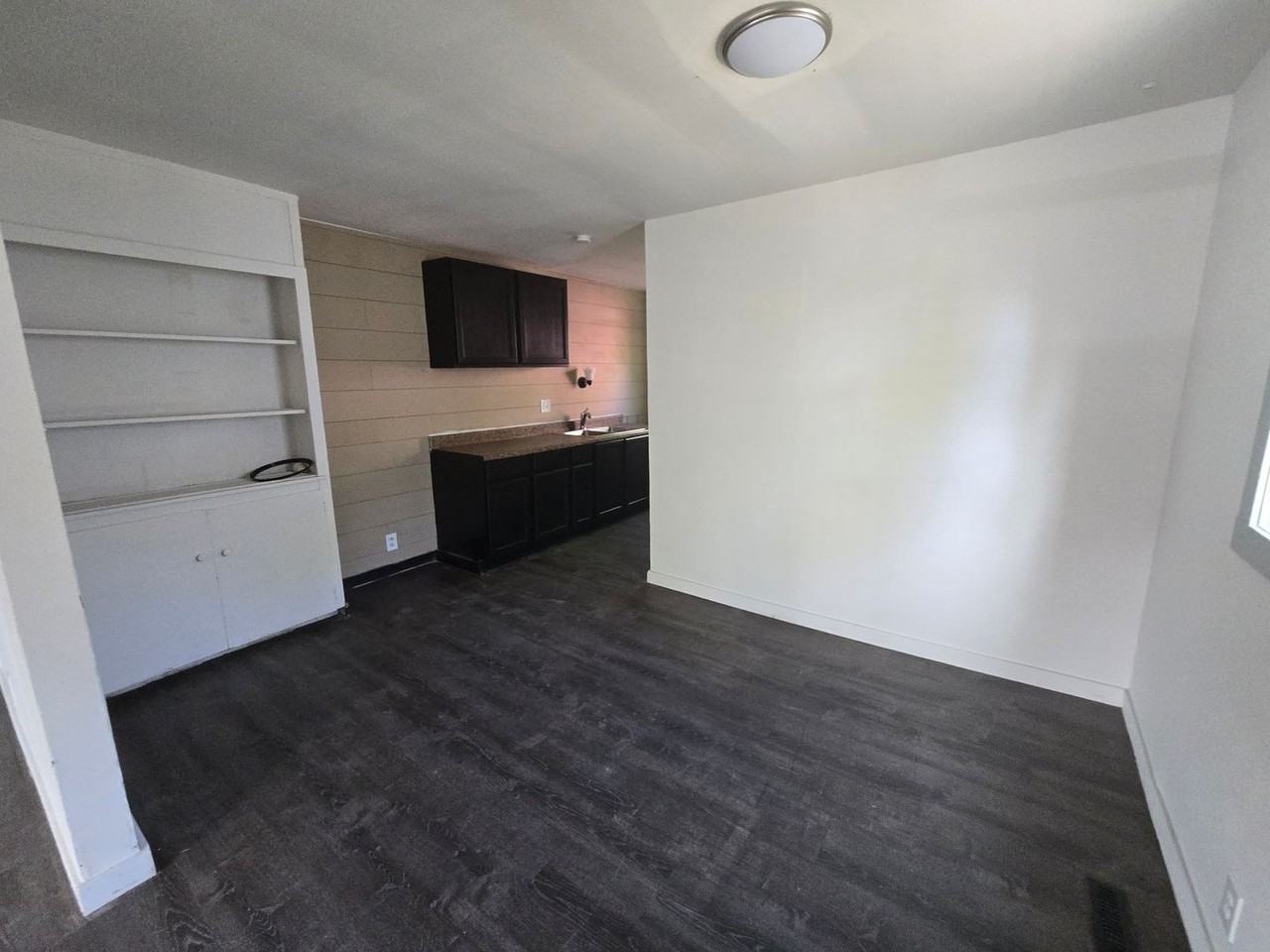 3113 Se Colfax St - Photo 2 of 9