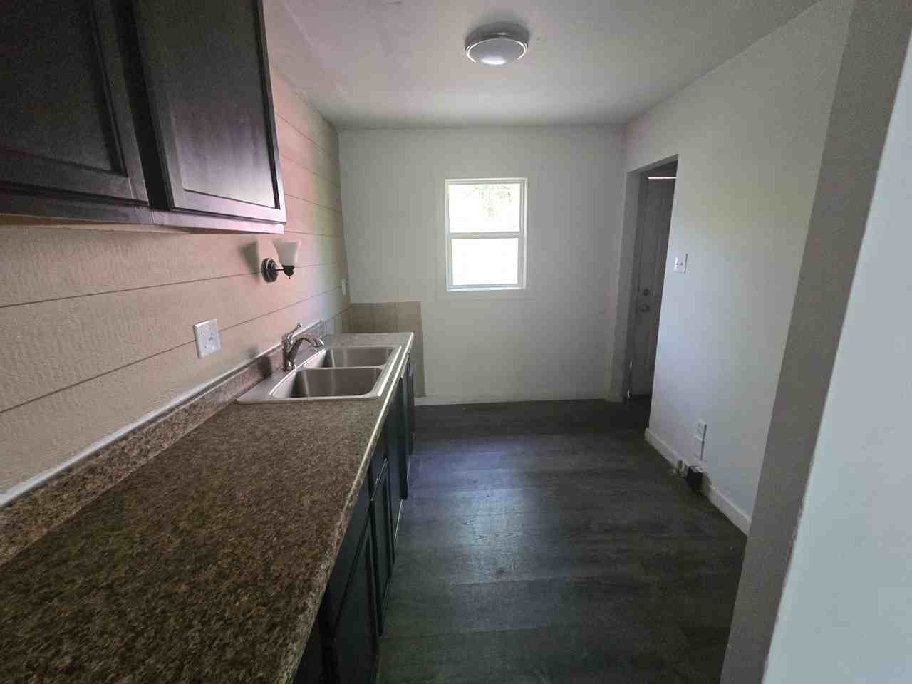 3113 Se Colfax St - Photo 3 of 9
