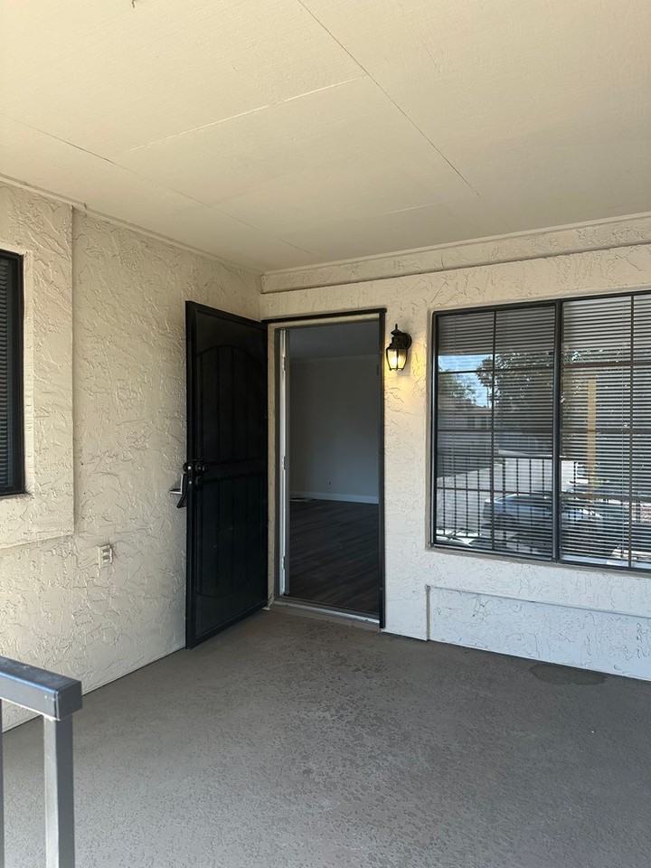 3210 Kenhill Dr - Photo 2 of 41