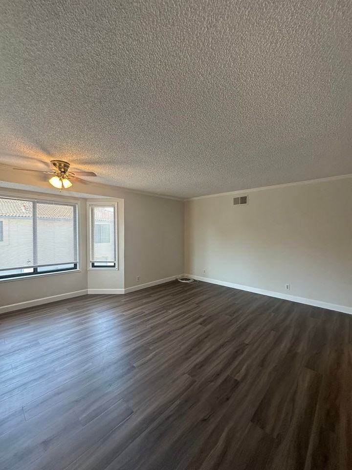 3210 Kenhill Dr - Photo 3 of 41