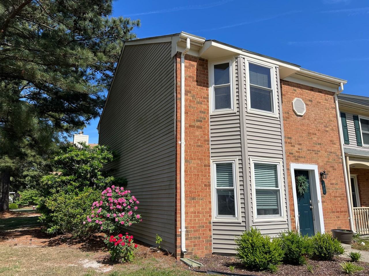 101 Shrewsbury Sq - Photo 2 of 17