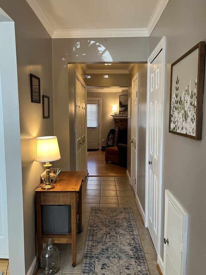 101 Shrewsbury Sq - Photo 3 of 17