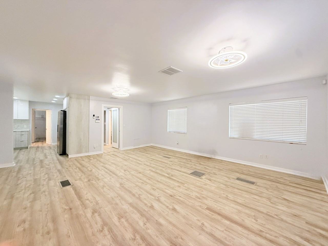 545 S Calle Amigos #A - Photo 4 of 19