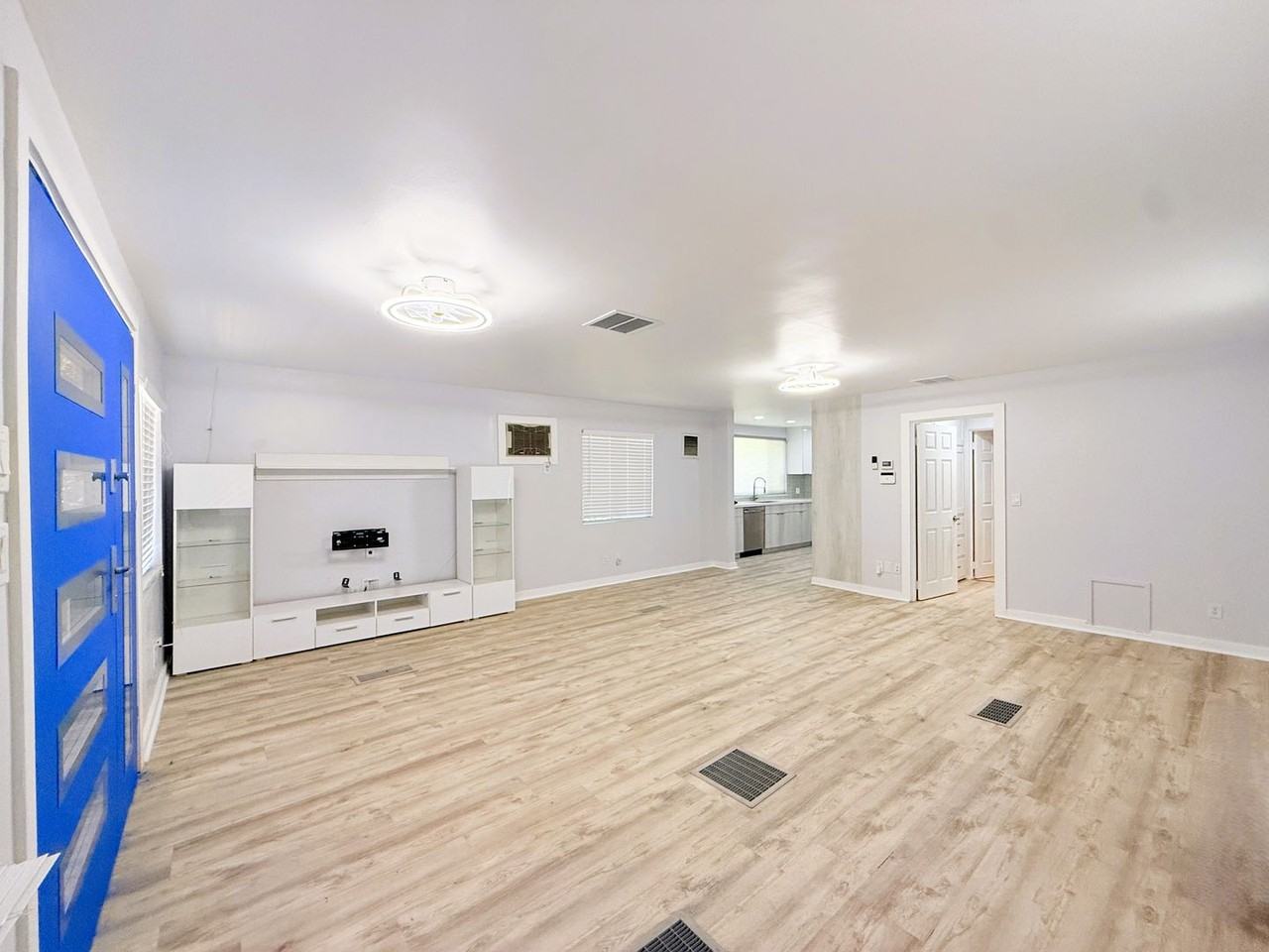 545 S Calle Amigos #A - Photo 5 of 19