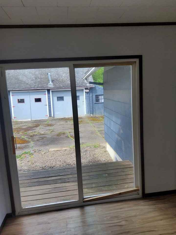 627 Lincoln St - Photo 2 of 17