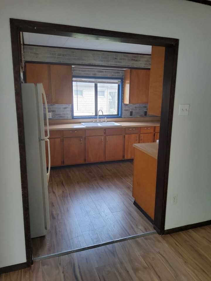 627 Lincoln St - Photo 3 of 17