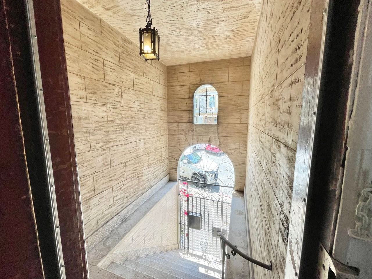 542 Vallejo St - Photo 3 of 20