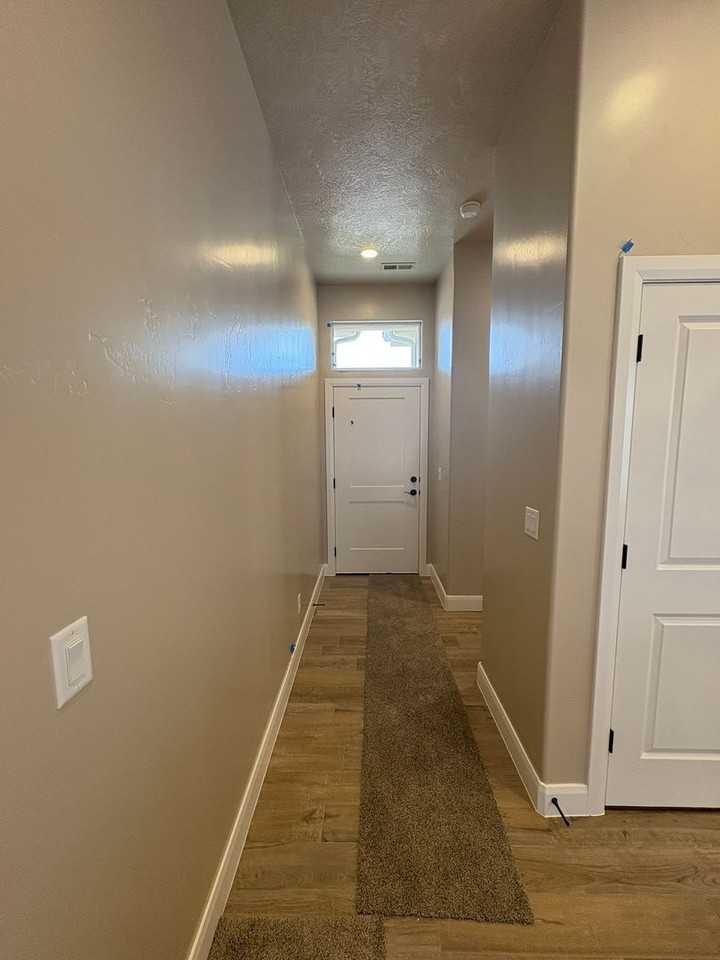 575 N 3050 W - Photo 2 of 20