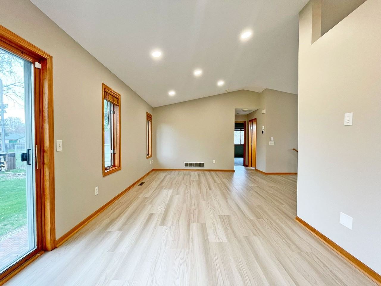 349 Rosedale Rd Ne - Photo 2 of 25