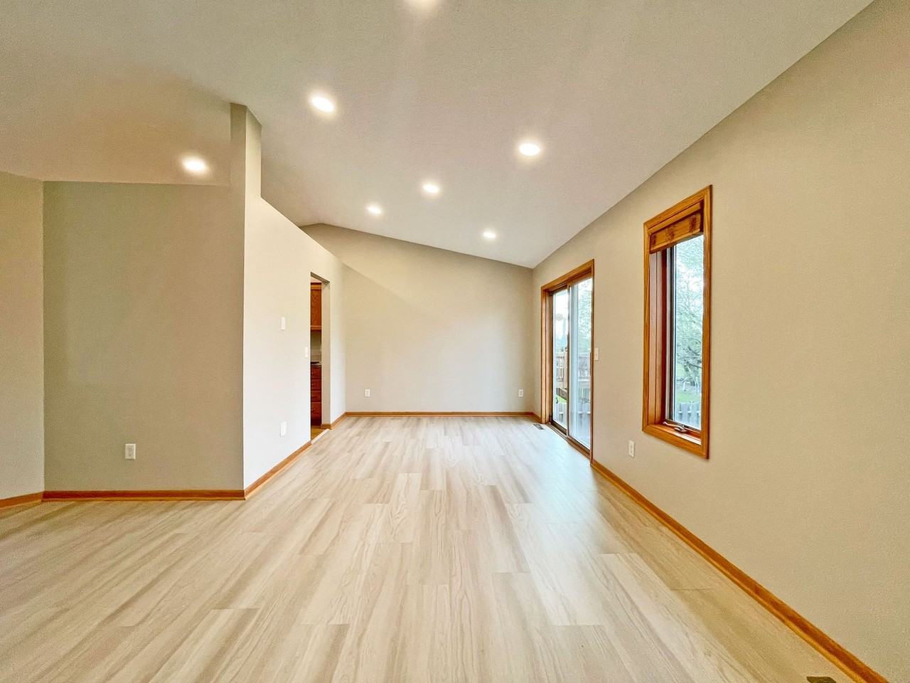 349 Rosedale Rd Ne - Photo 3 of 25