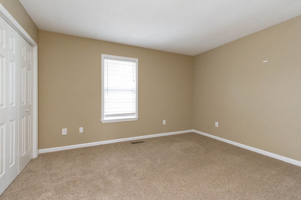 Woodland Manor Condominiums - Photo 7 of 27