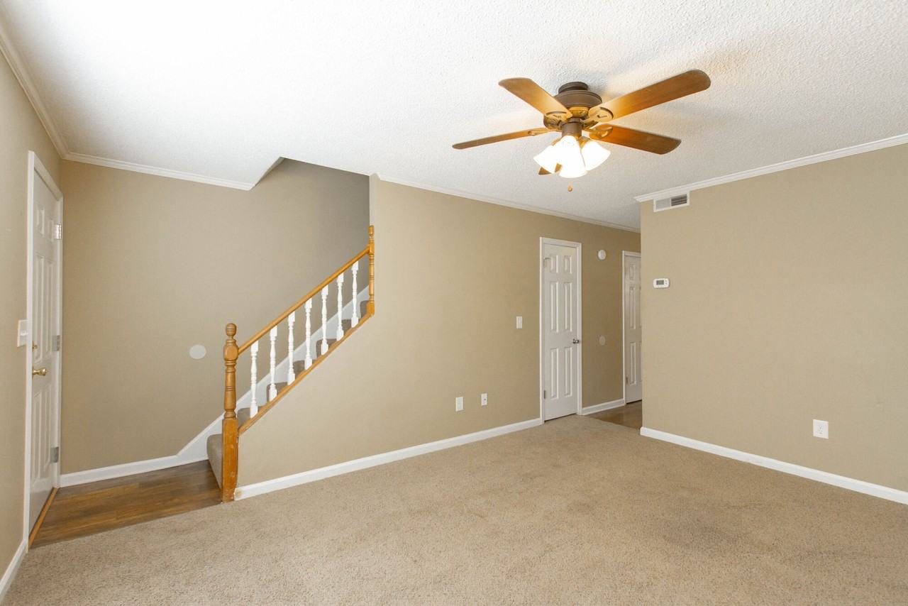 Woodland Manor Condominiums - Photo 6 of 27