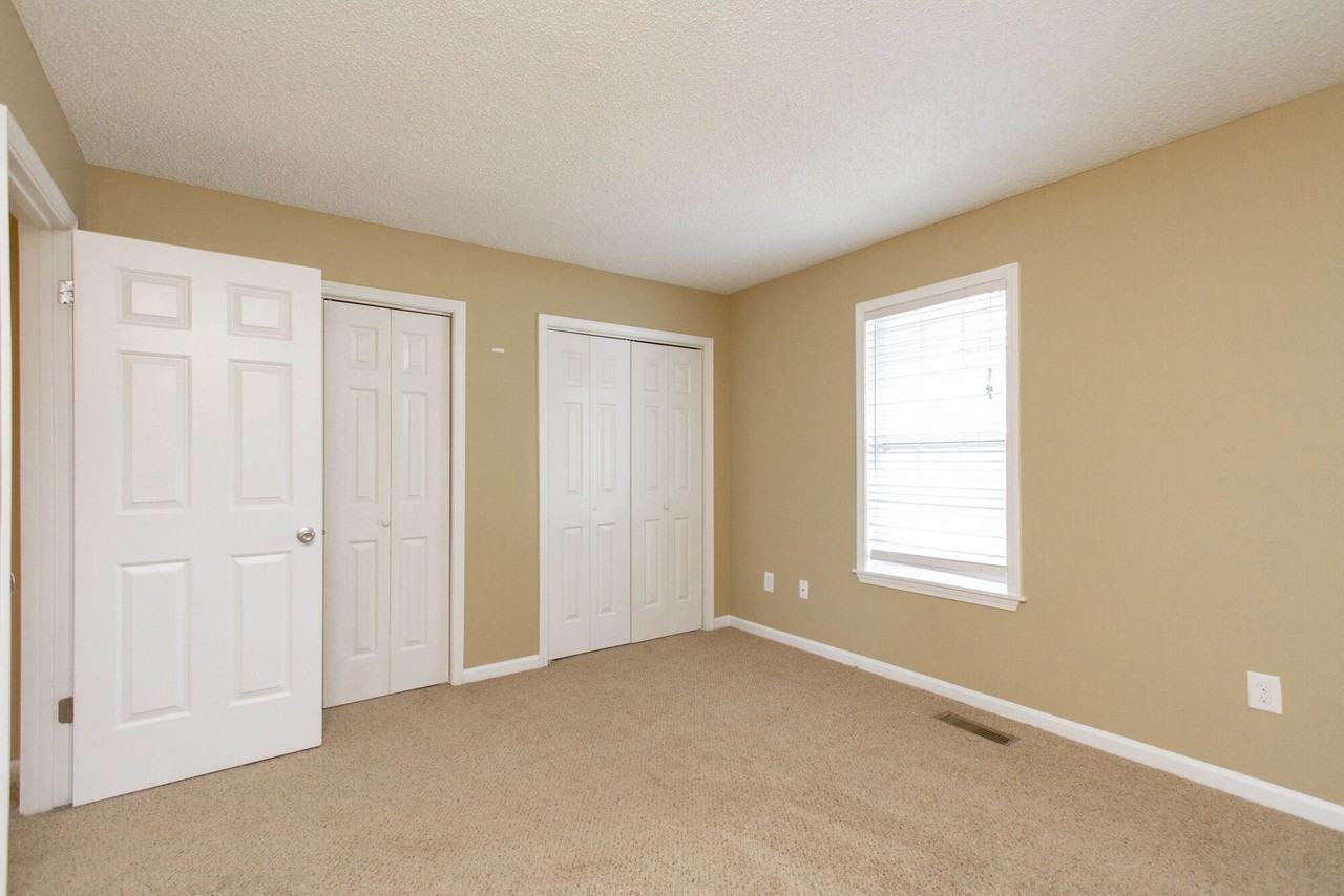 Woodland Manor Condominiums - Photo 5 of 27