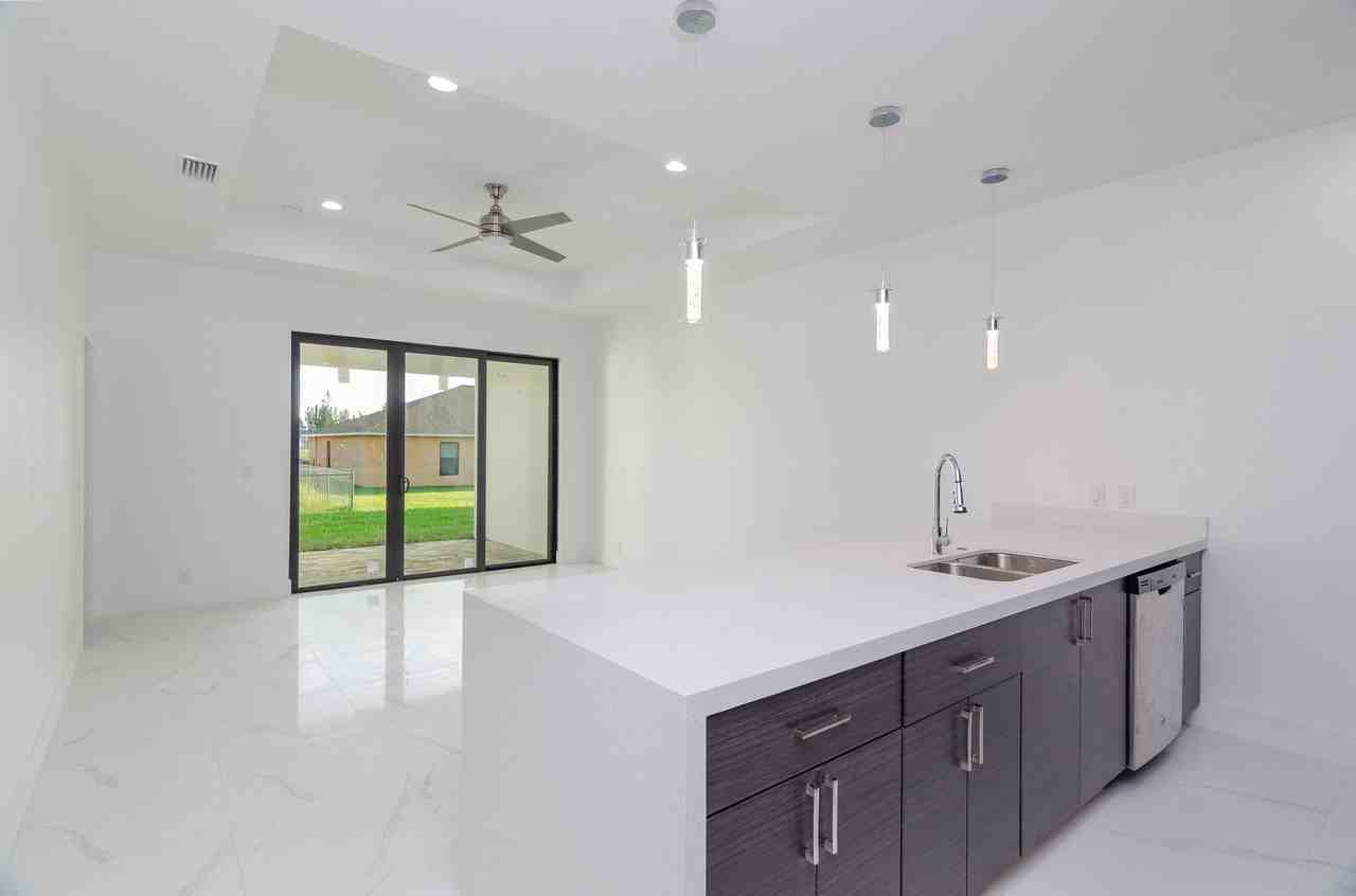 260 Southwest 3rd Terrace - Photo 3 of 27