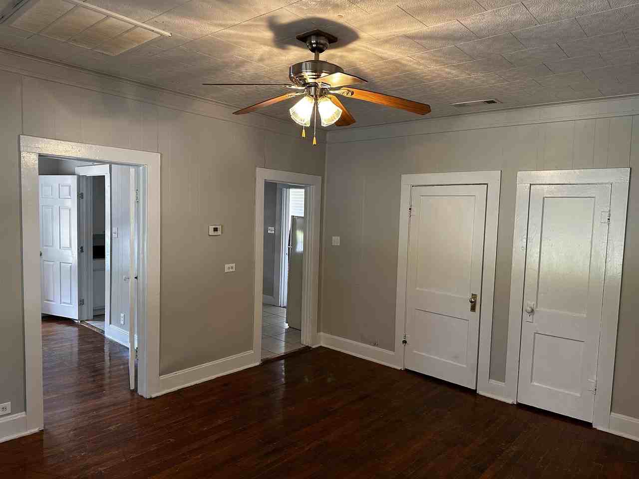 Sycamore St 1410 - Photo 3 of 16