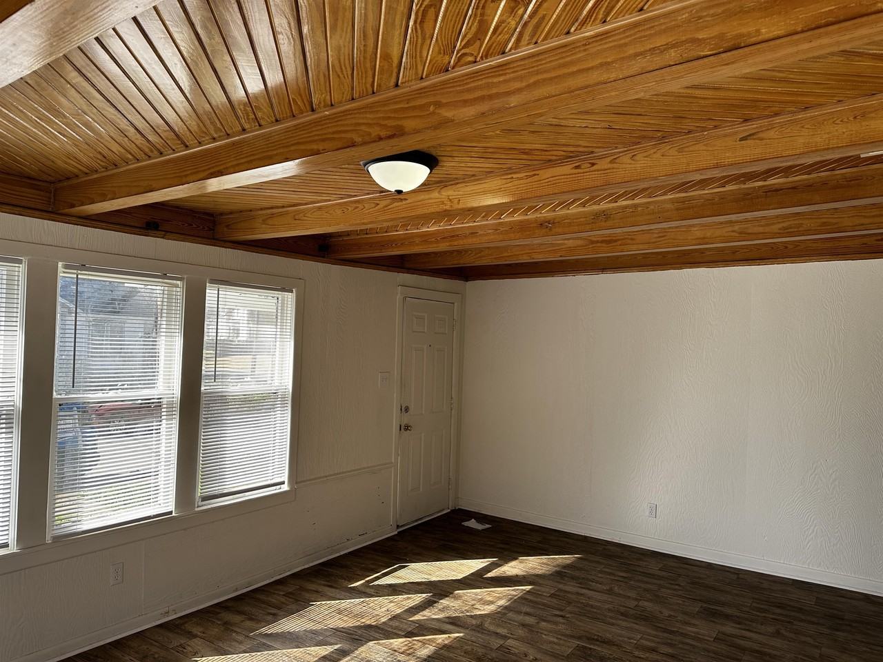 Sycamore St 1406 - Photo 3 of 5