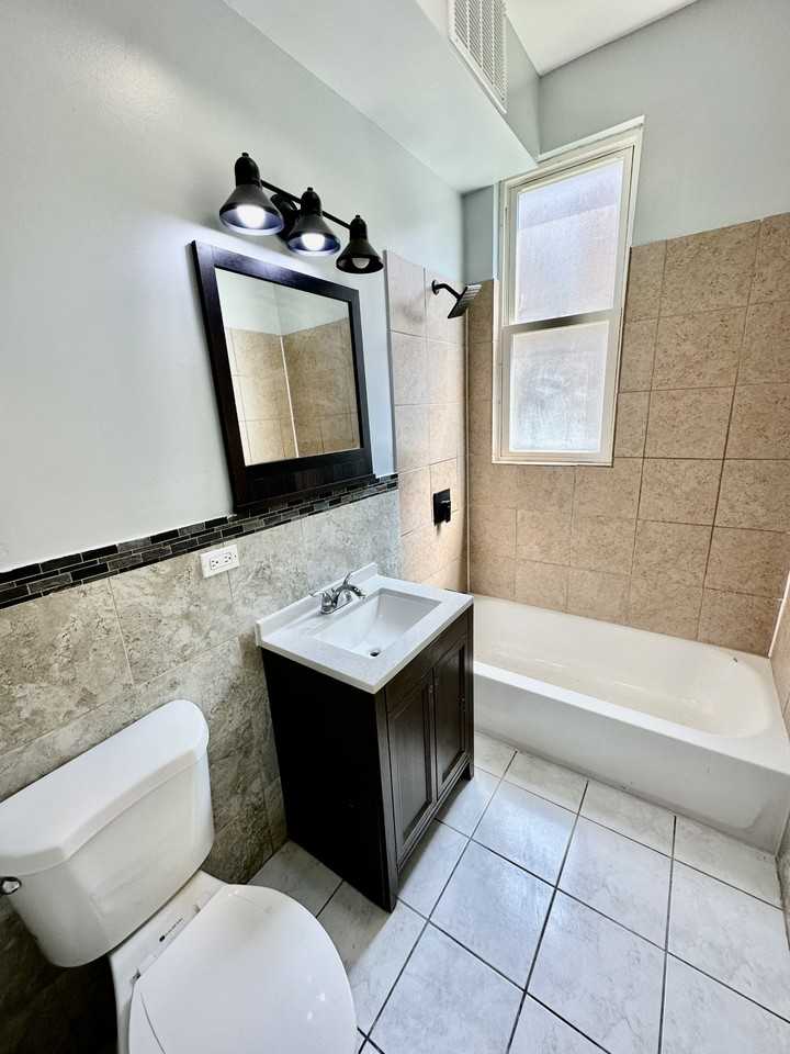 5518 South Wells Street - Photo 3 of 17