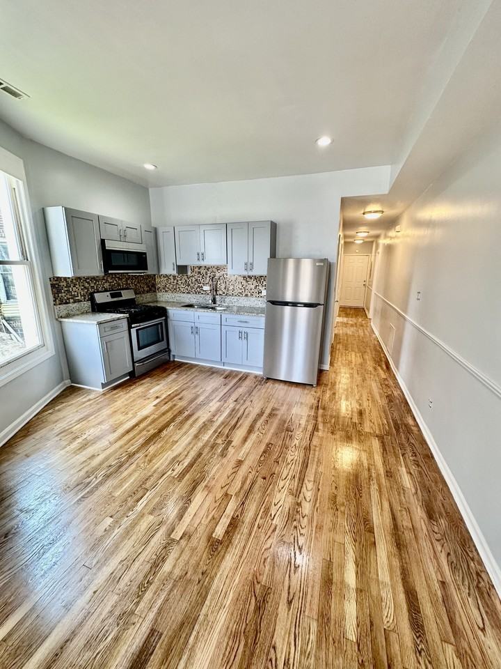 5518 South Wells Street - Photo 4 of 17