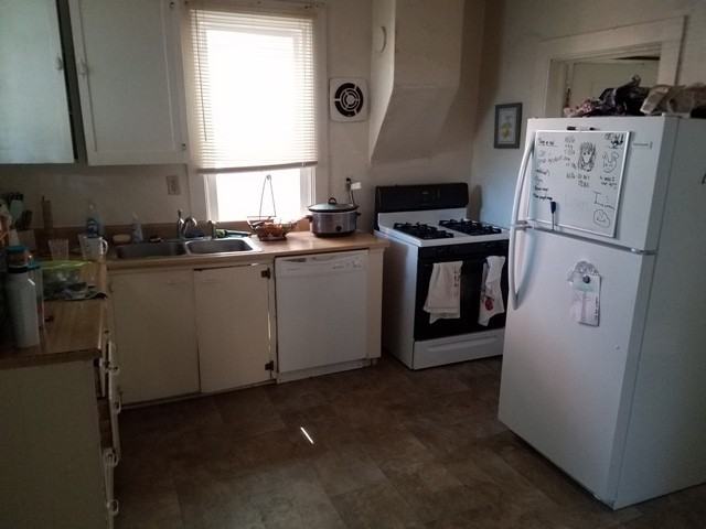 619 Marine St - Photo 5 of 16