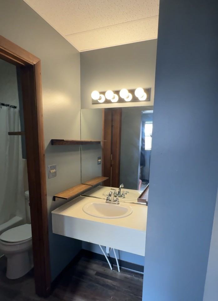 301 W Adams Street - Photo 2 of 6