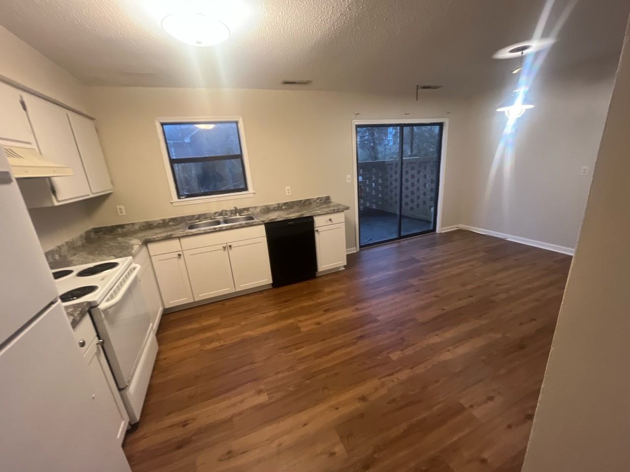 Carriage Place Apartments - Photo 6 of 13