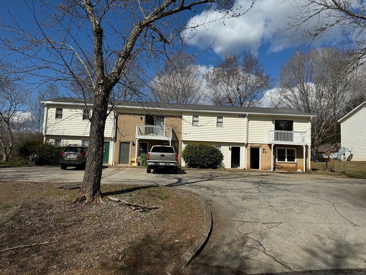 Carriage Place Apartments - Photo 7 of 13