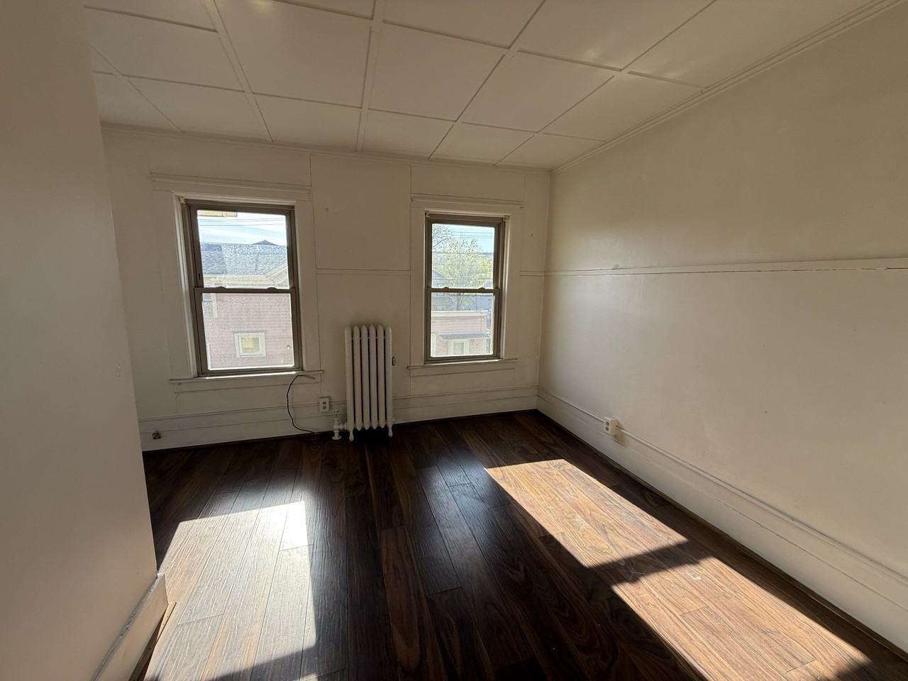 526 W Seneca St - Photo 2 of 7