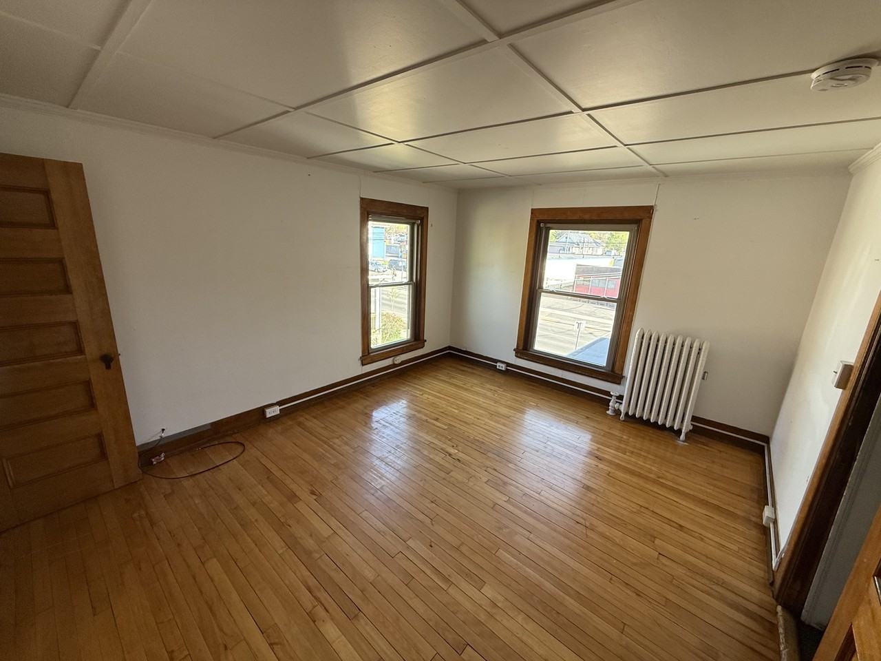 526 W Seneca St - Photo 3 of 7