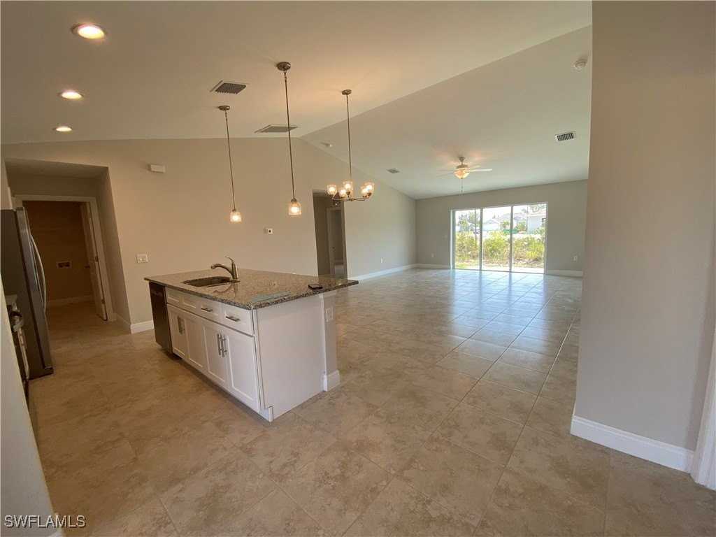 1000 Ne 44th Ln - Photo 6 of 18