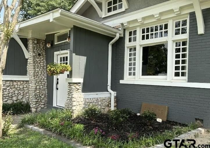 720 Connally St - Photo 2 of 18