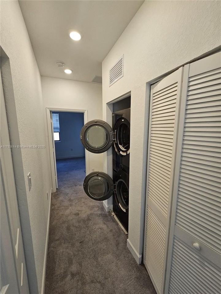 813 Northeast 211th Street - Photo 4 of 5