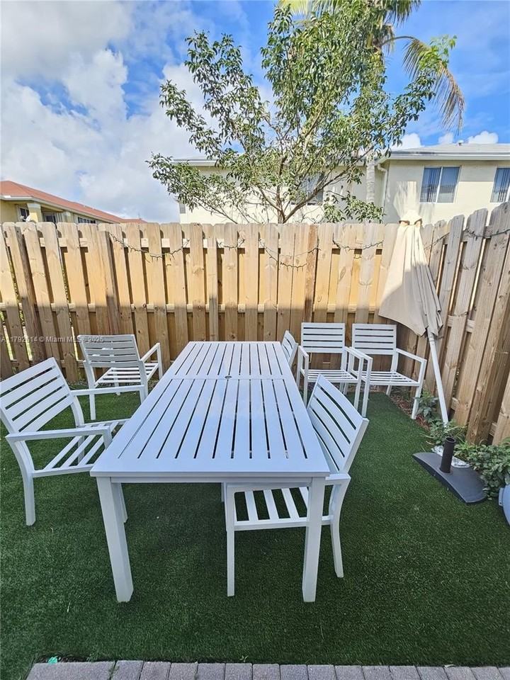 813 Northeast 211th Street - Photo 5 of 5