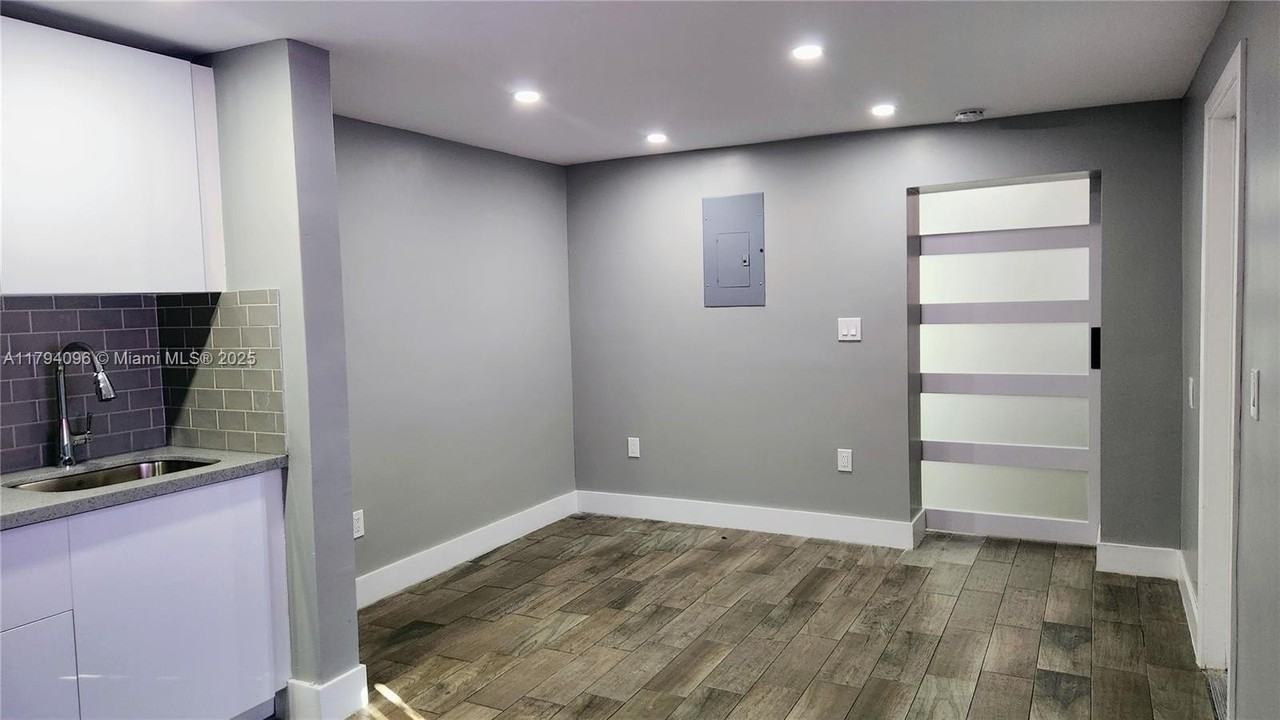 2489 Sw 11th St #2 - Photo 4 of 18