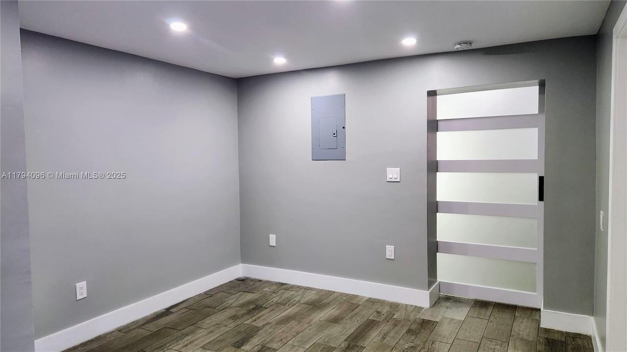 2489 Sw 11th St #2 - Photo 6 of 18