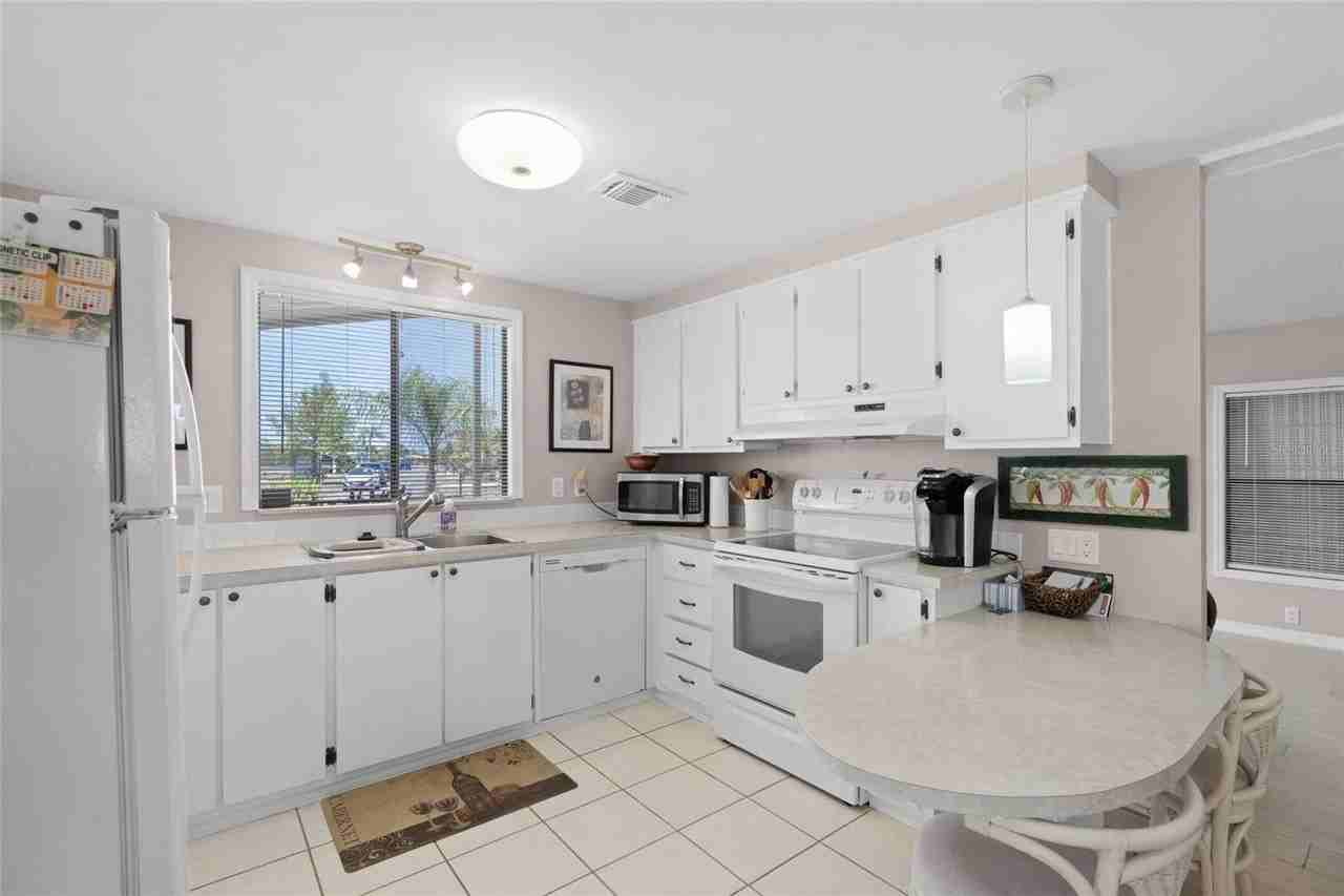 925 Iglesia Dr - Photo 7 of 25