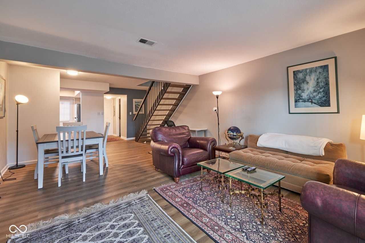 7458 Country Brook Dr - Photo 3 of 8