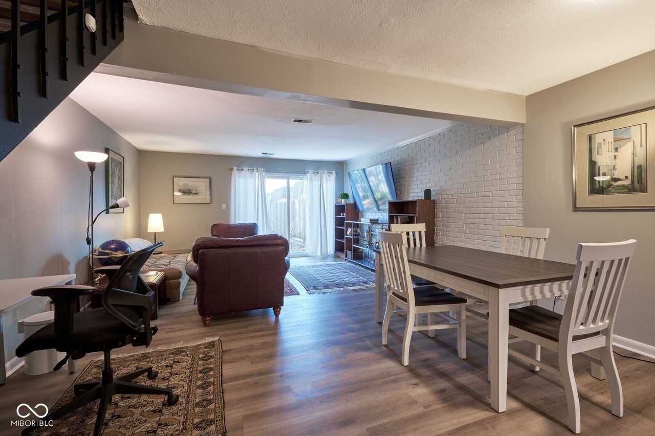 7458 Country Brook Dr - Photo 4 of 8