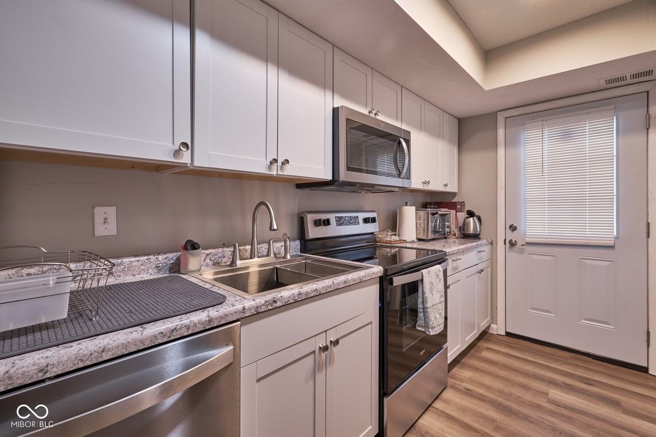 7458 Country Brook Dr - Photo 5 of 8